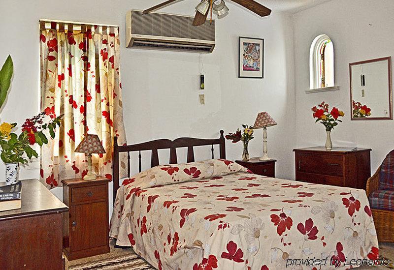 Carib Beach Apartments Negril Oda fotoğraf